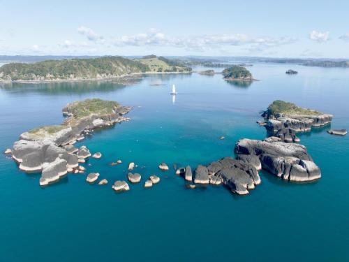 Charter Boat / Yacht - Cool Change, Paihia, Waitangi & Russell (Bay of Islands, Northland) Charter Boat / Yacht - Cool Change, Paihia, Waitangi & Russell (Bay of Islands, Northland)