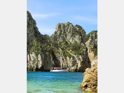 Kiss Luxury Charter Boat Auckland: Nov - Dec, Bay of Islands: Jan - Nov / Auckland & Hauraki Gulf
